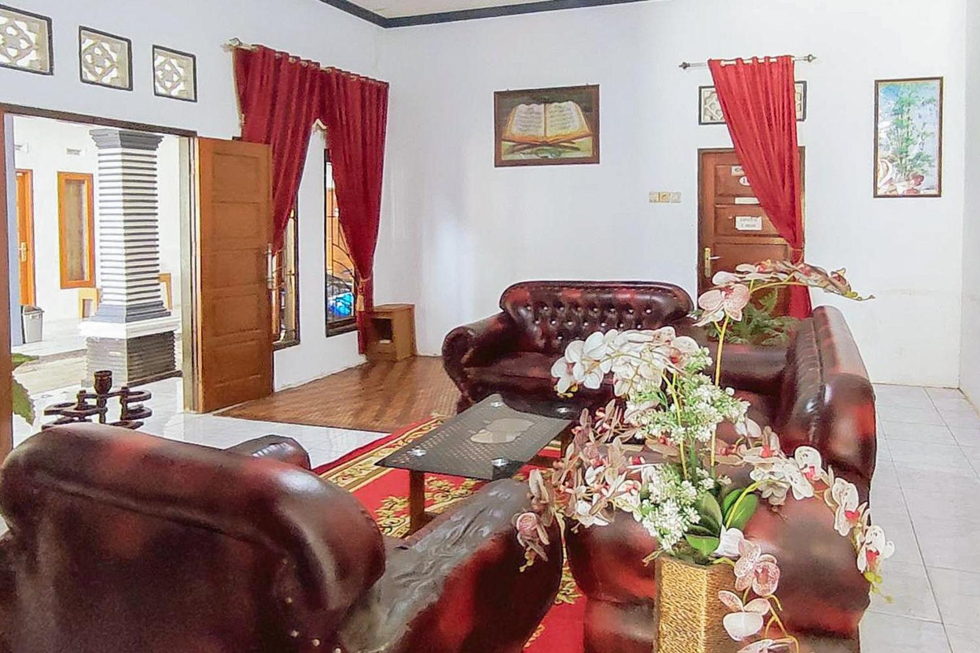 Reddoorz Syariah At Penginapan Eby Padang Buitenkant foto