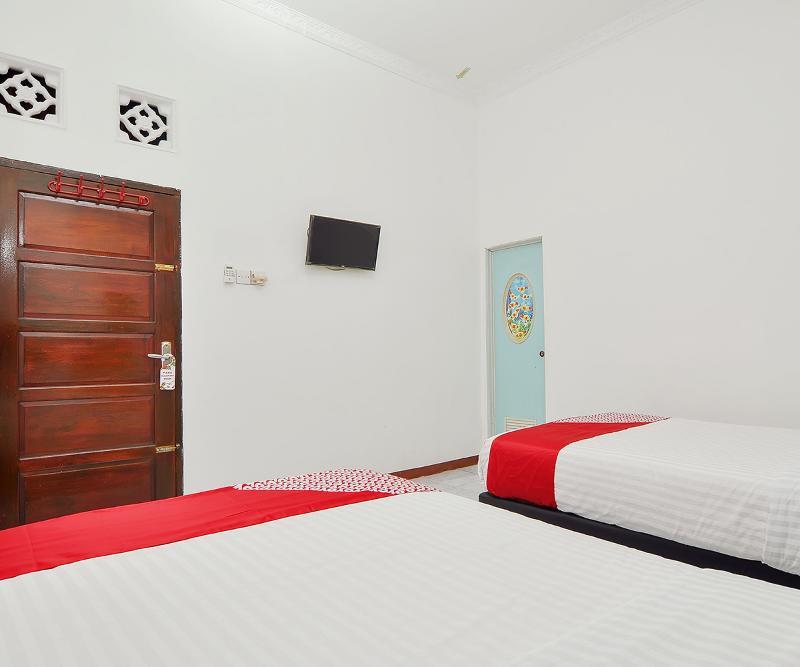 Reddoorz Syariah At Penginapan Eby Padang Buitenkant foto