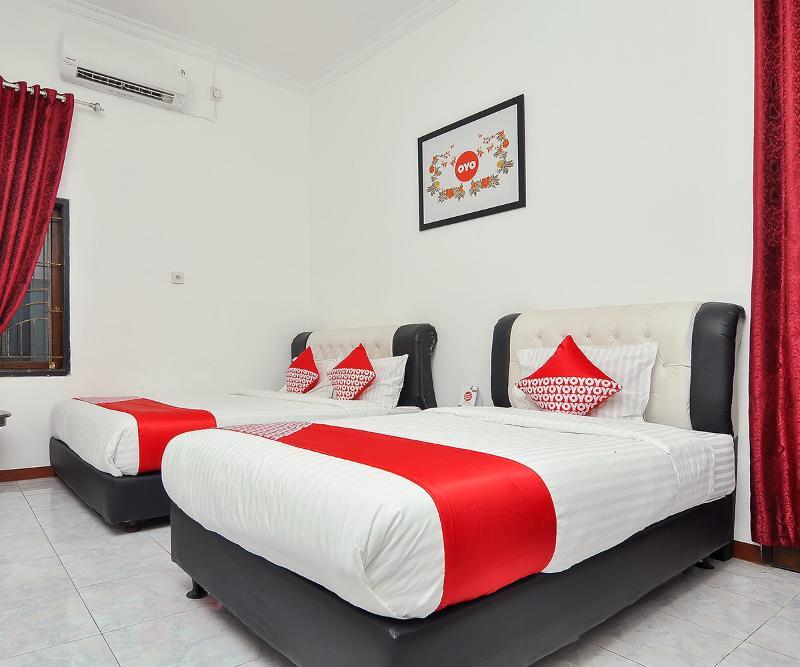 Reddoorz Syariah At Penginapan Eby Padang Buitenkant foto